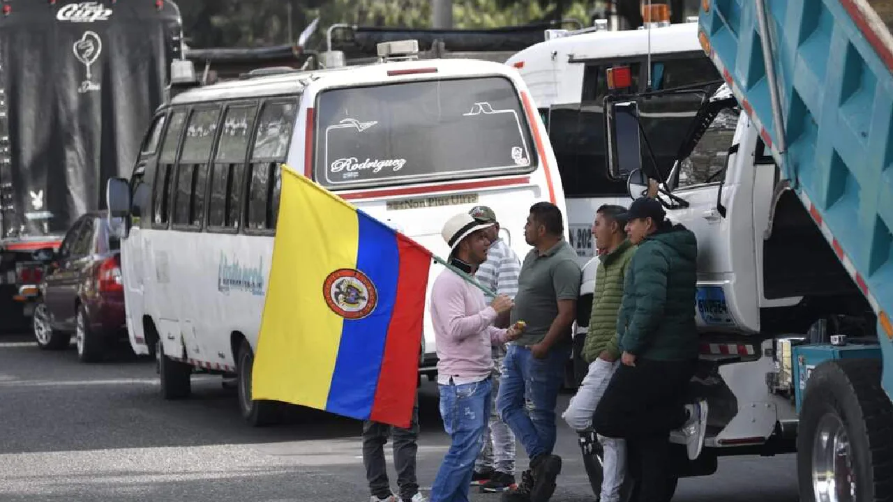 Transporte intermunicipal, al borde del colapso por ataques y extorsiones