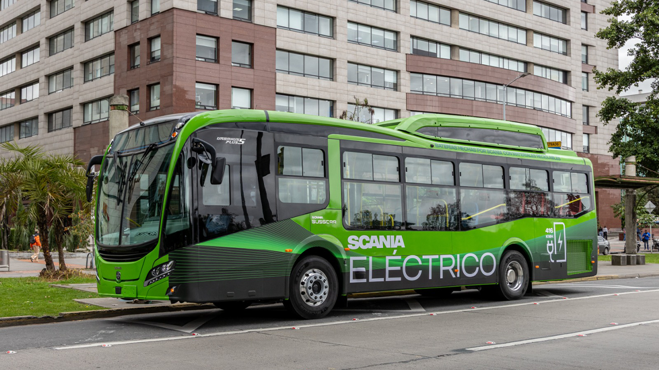 El nuevo bus eléctrico Scania en Bogotá se integra a La Rolita con autonomía de 320 km, cero emisiones y tecnología ADAS 2.0 para una movilidad urbana segura y sostenible.