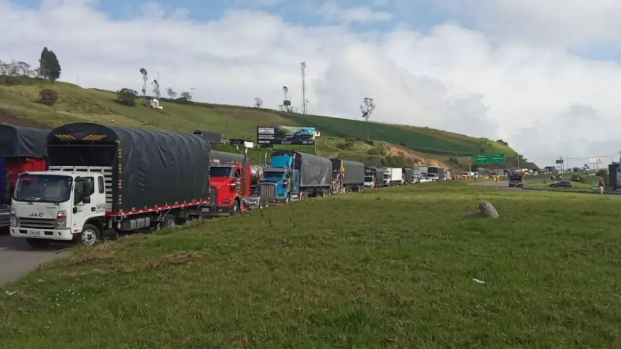 Se restablece paso en vía Bogotá–Tunja tras diálogo con comunidades de los páramos