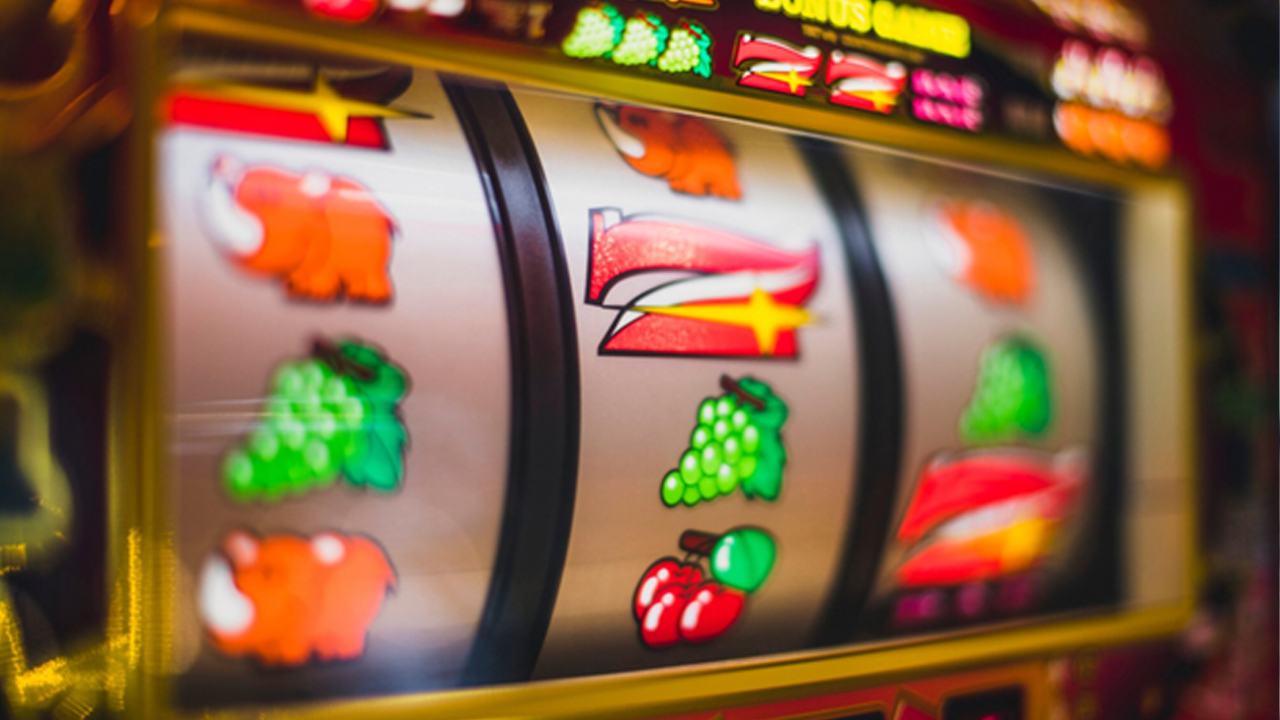 Estas tragamonedas permiten apuestas bajas y altas, cubriendo desde principiantes hasta VIP con clubes exclusivos.