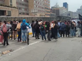 Bloqueos viales y estaciones de Transmilenio bloqueadas por protestas hoy
