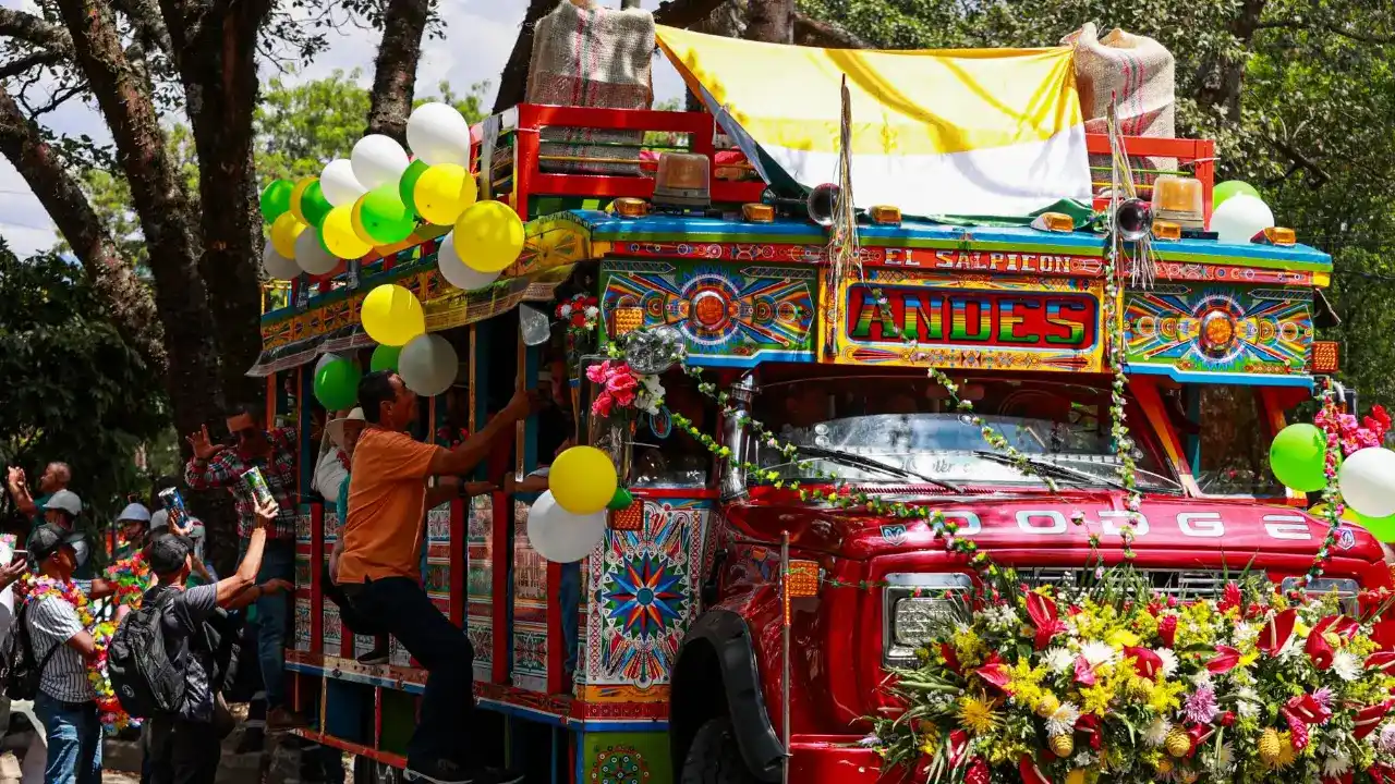 Este sábado 9 de agosto Medellín vibra con desfile, música y tradición en la Feria de las Flores