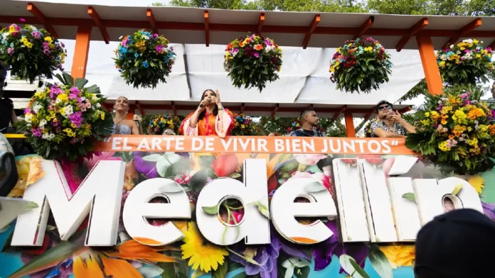 Medellín vibra con cultura, música y tradición en el segundo día de la Feria de las Flores 2025