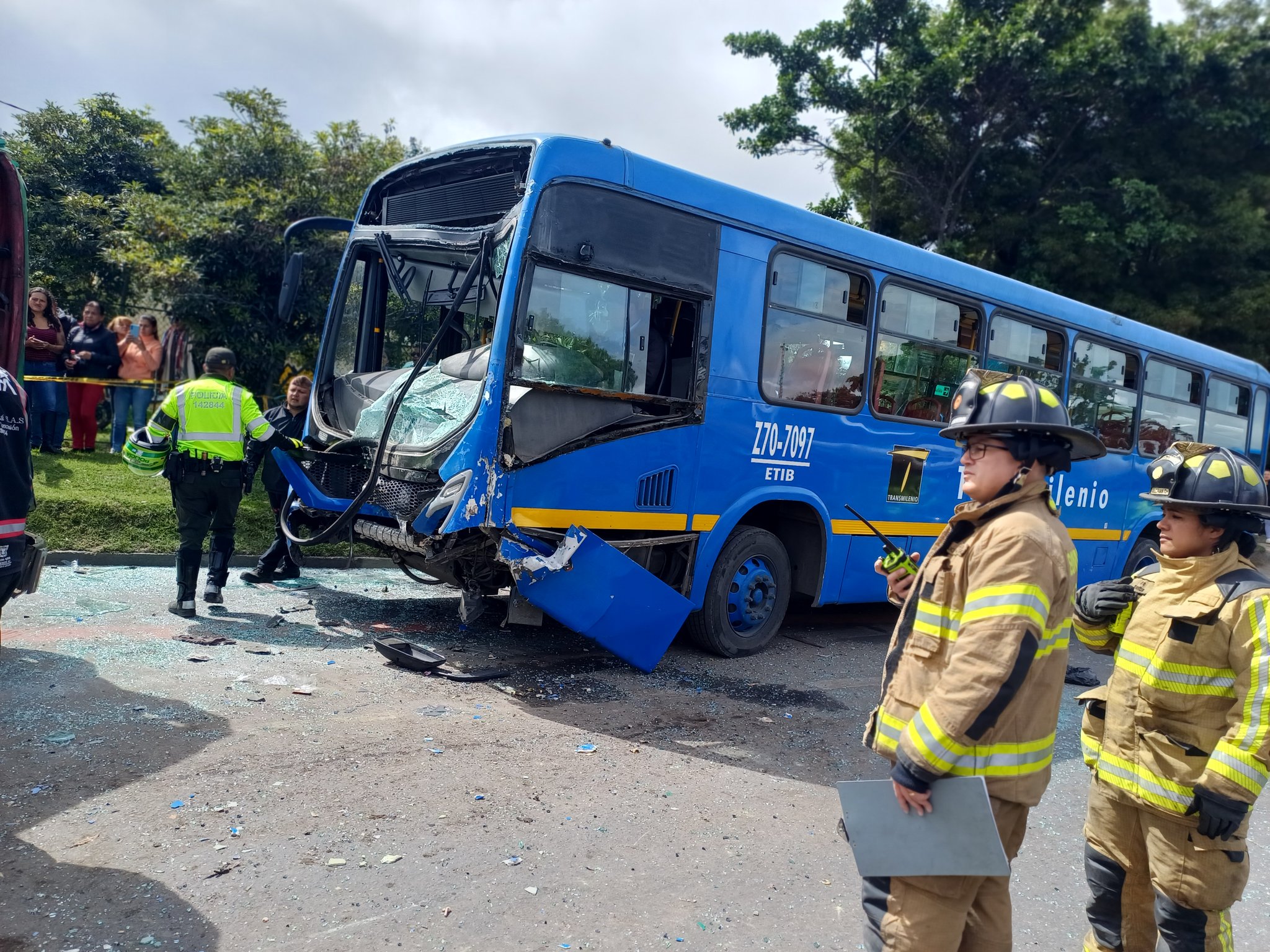 Detalles y videos del accidente múltiple en la Avenida Boyacá de Bogotá hoy