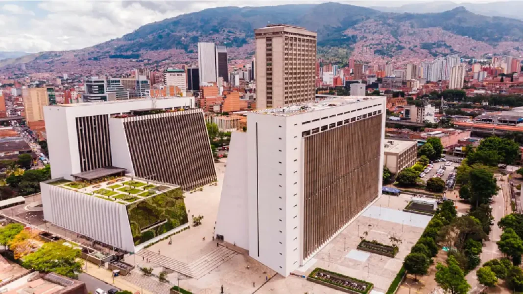 Medellín exige que se tomen medidas contra el Gobierno por no cumplir pagos en salud
