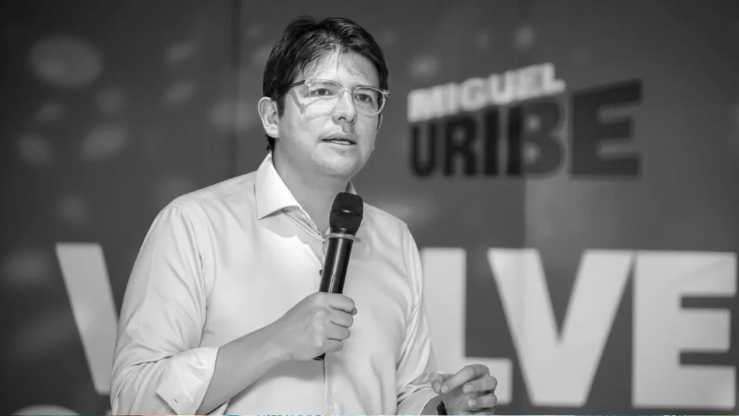 El magnicidio de Miguel Uribe sacude a Colombia, revelando una crisis política y social que expone la fragilidad de la democracia y la impunidad en el país.