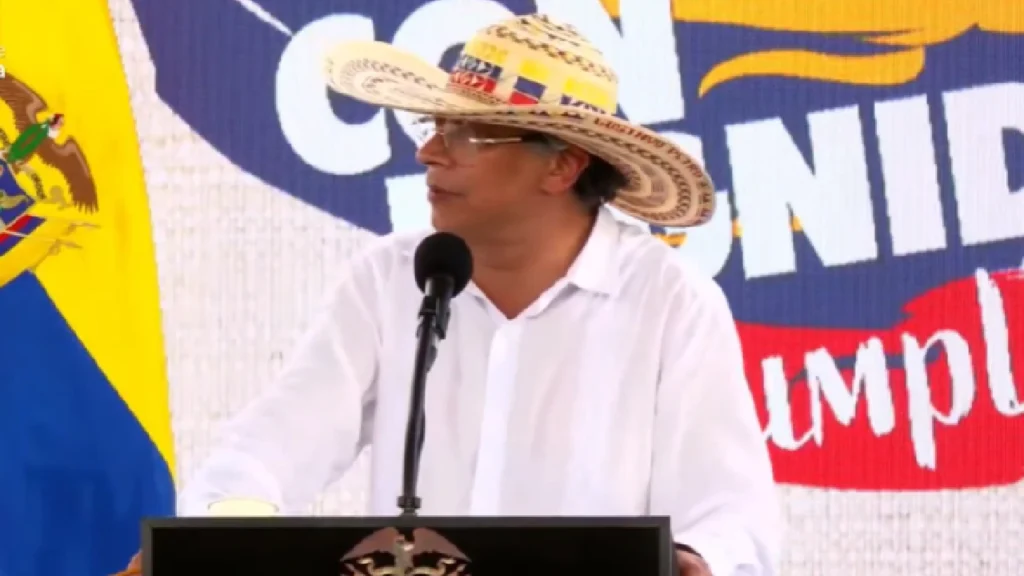 El fin de la "paz total" y el regreso de la autoridad del Estado 1 Petro confirma el inicio de los diálogos de paz con el Clan del Golfo, tras orden de EE.UU. de atacar a los carteles