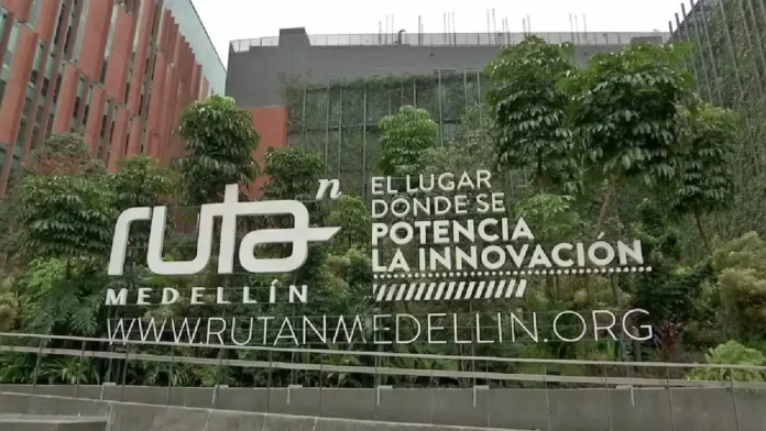 Más de 5.000 ciudadanos se formarán en IA con apoyo de Google, Ruta N y el C4IR Medellín