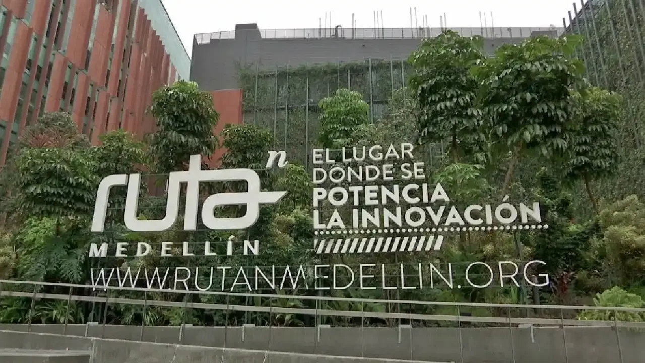 Más de 5.000 ciudadanos se formarán en IA con apoyo de Google, Ruta N y el C4IR Medellín