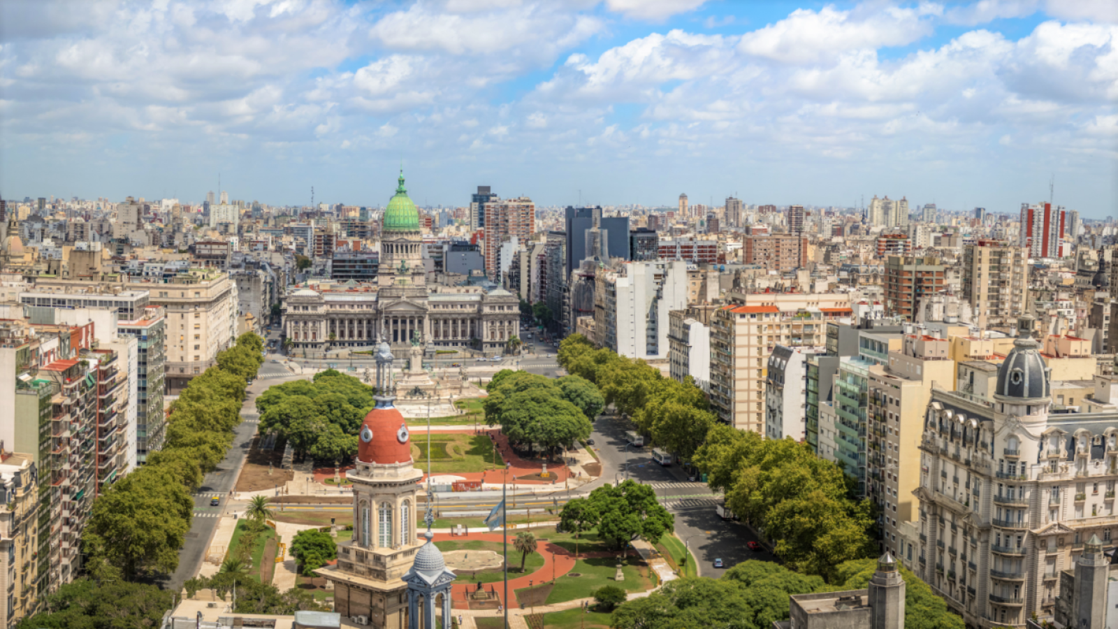 Colombia, al nivel de Argentina y cerca de Brasil