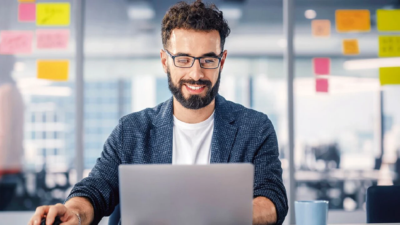 Ofertas de empleo en agosto 2025 con salarios de más de tres millones de pesos al mes