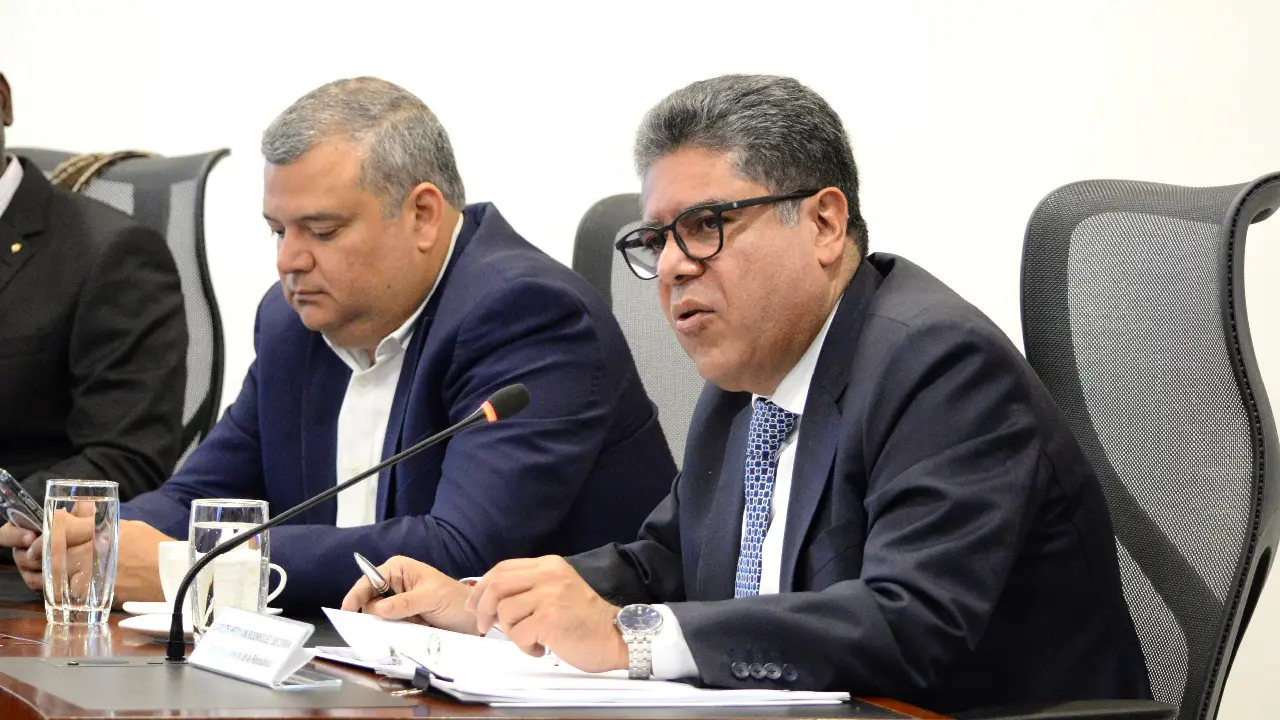 Crisis energética en Colombia: advertencia del contralor sobre subsidios y sostenibilidad del sistema