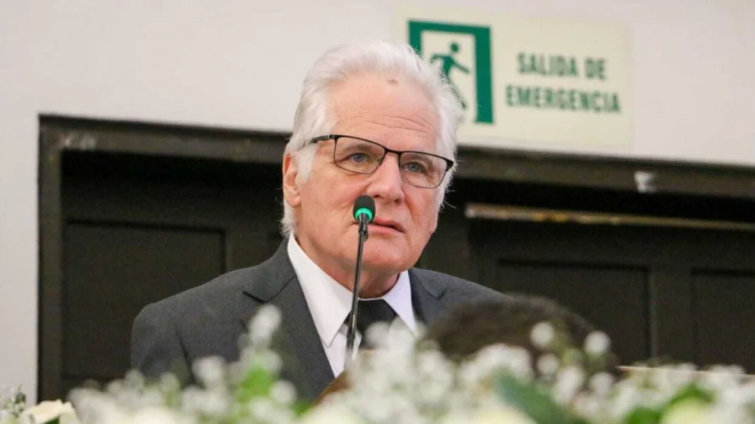 Miguel Uribe Londoño entra en la disputa y cambia el ajedrez político