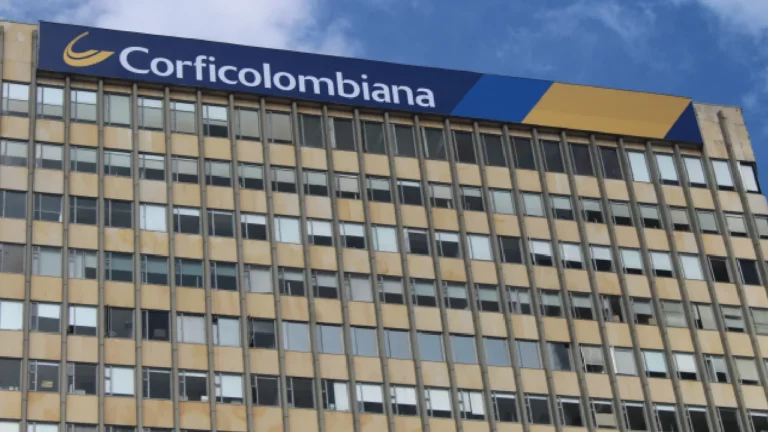 Corficolombiana pide aumentar el salario mínimo en un 8% de acuerdo con directrices técnicas
