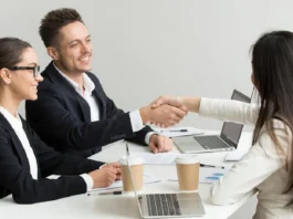 Ofertas de empleo en agosto 2025 con salarios de más de tres millones de pesos al mes