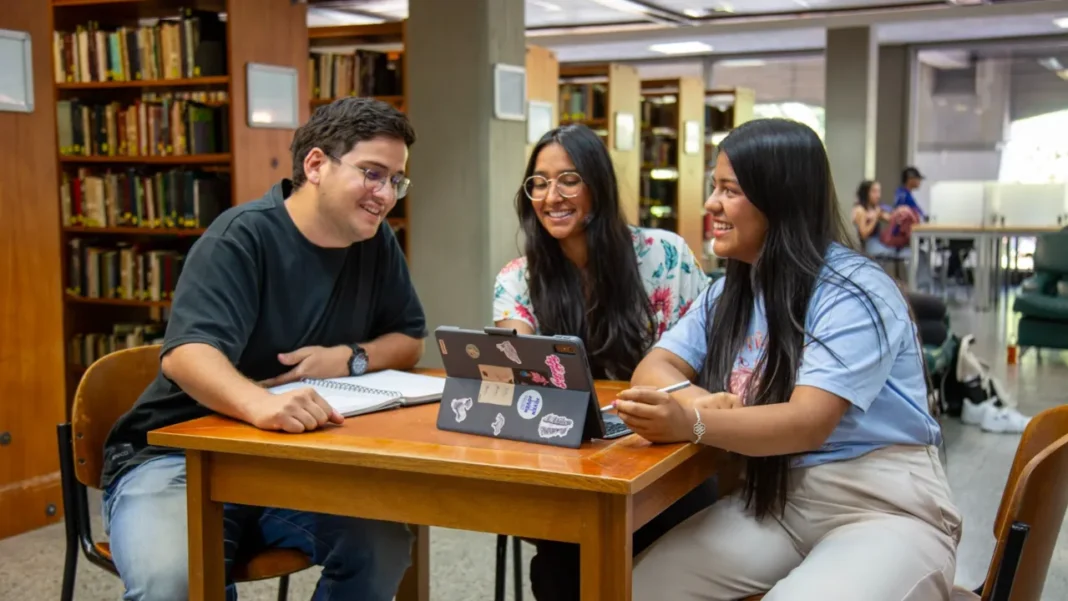 Medellín fortalece la educación superior: 15.657 beneficiarios con respaldo institucional y ciudadano