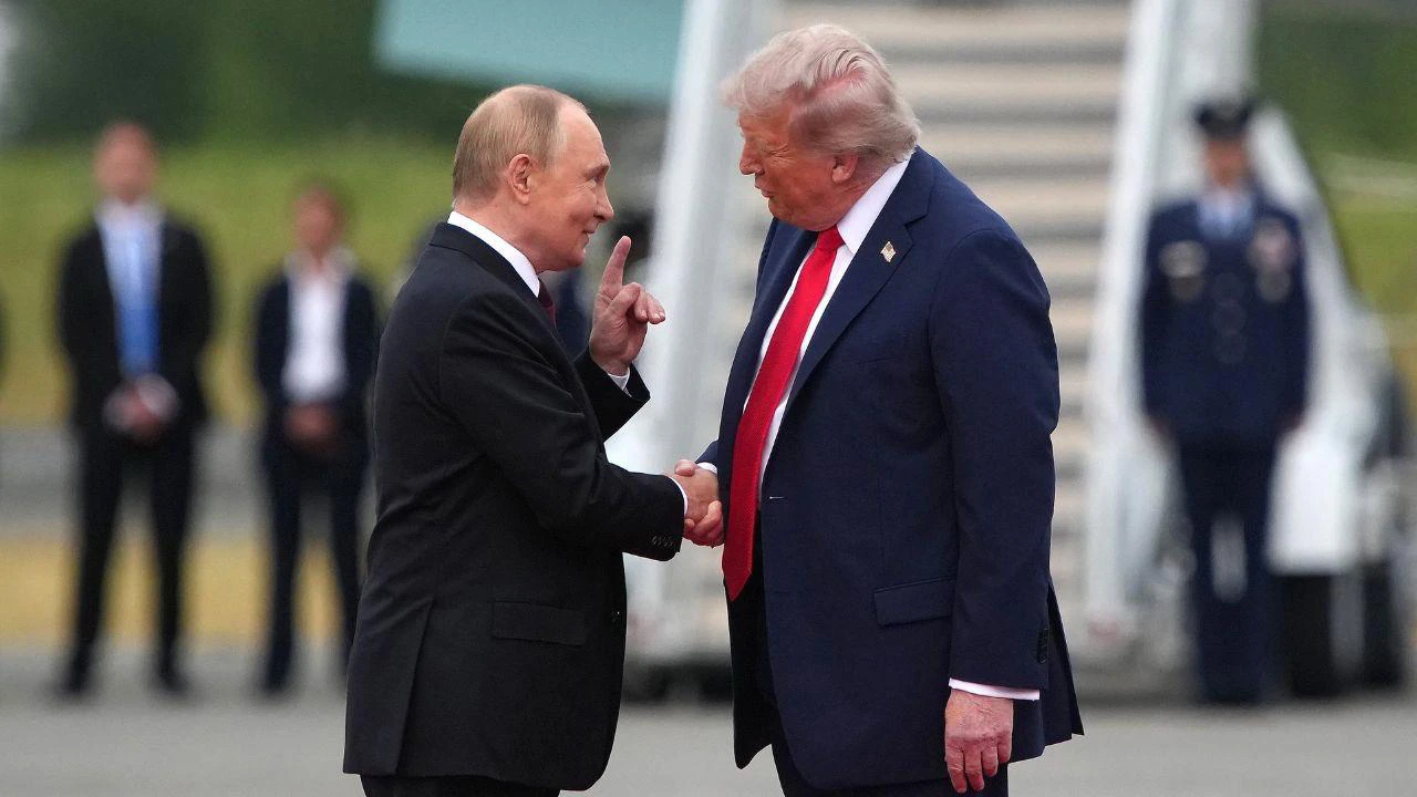 Donald Trump y Vladimir Putin se reúnen en Alaska para explorar un acuerdo de paz en Ucrania