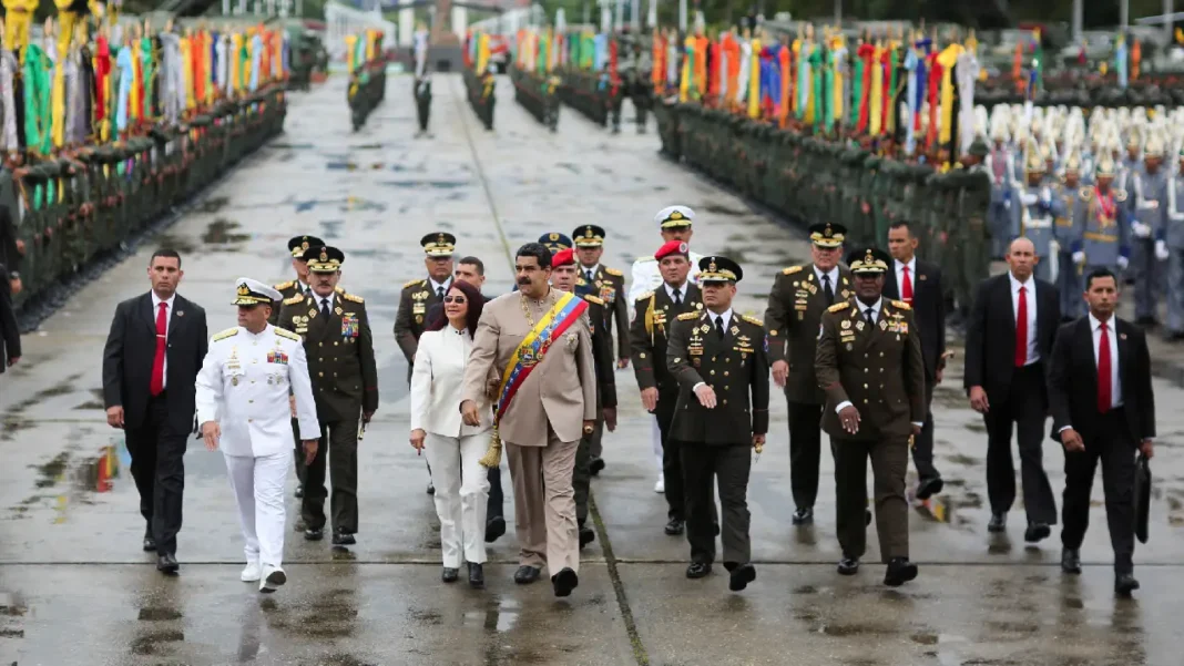 Venezuela pide colaboración a Colombia mientras despliega 15.000 soldados en frontera