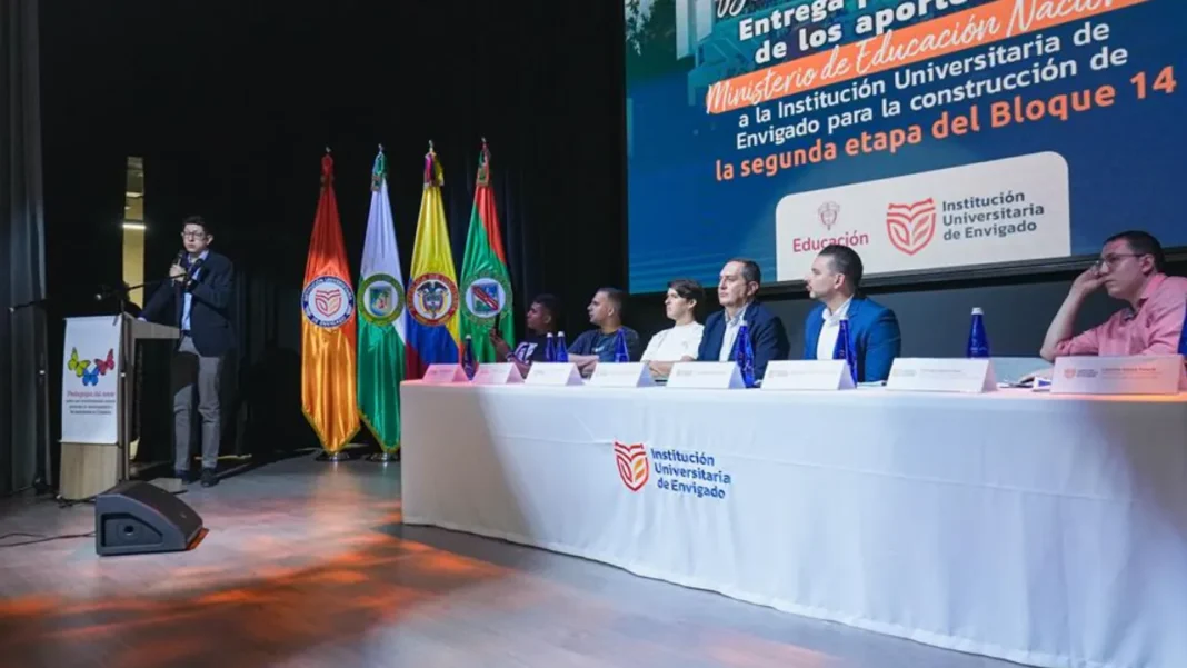 MinEducación Daniel Rojas Medellín entregó a la IUE millonarios recursos, de qué se trata