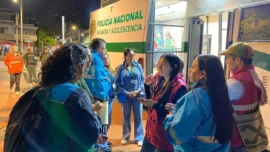  Desde Medellín se reconoce la clara problemática relacionada con la Explotación Sexual y Comercial de Niñas, Niños y Adolescentes (ESCNNA), una lucha que hoy, 23 de septiembre, se conmemora mundialmente. Y es que el distrito emprende acciones en la generación de entornos protectores mediante acciones integrales y corresponsabilidad comunitaria. En ese sentido, cerca de 169 menores han sido atendidos para el restablecimiento de sus derechos. Cabe anotar que en materia de seguridad, la Administración ha empleado estrategias para atender esta problemática. Entre 2024 y el primer semestre de 2025 se aumentaron en 1.100 % las capturas de personas dedicadas a este delito, se realizaron más de 1.800 acciones de vigilancia, suspensiones y cierres de establecimientos. En total, hubo 57 detenciones por explotación sexual, 317 por delitos sexuales y 73 inadmisiones migratorias. La tajante lucha de Medellín contra la explotación sexual y comercial de menores