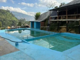Medellín: Demuelen piscinas ilegales en el cerro de Las Tres Cruces