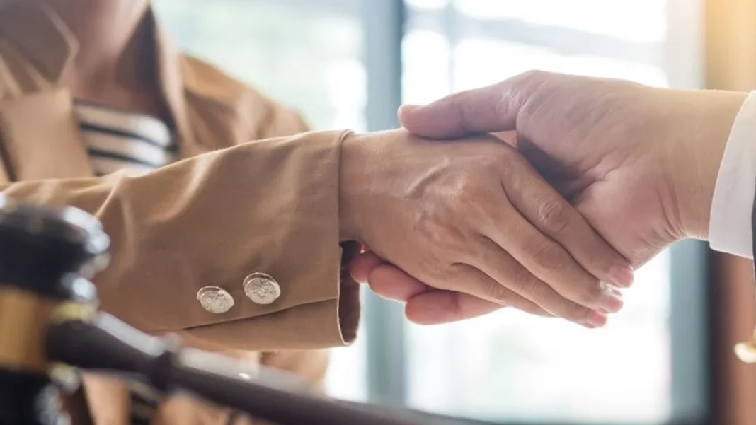 Las 100 firmas de abogados en Colombia facturaron más de $1,7 billones en 2024. Brigard Urrutia, PPU y Baker McKenzie lideraron el ranking.