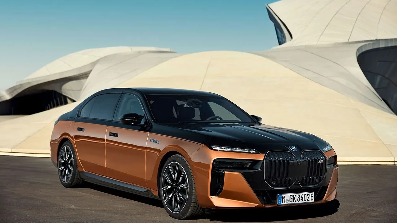 BMW i7 M70