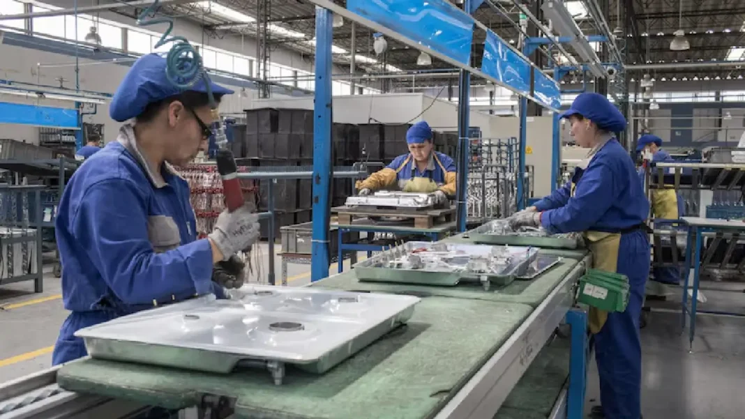 ¿Cuántos impuestos pagan los trabajadores? La OCDE revela los países con mayor carga tributaria