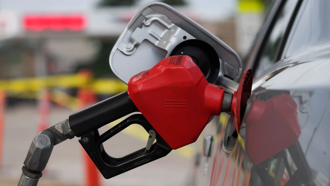 Precio de la gasolina sube en Colombia desde este viernes: así quedó el galón