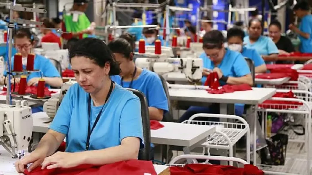 Gobierno baja aranceles a insumos textiles y de calzado para enfrentar a Temu y Shein