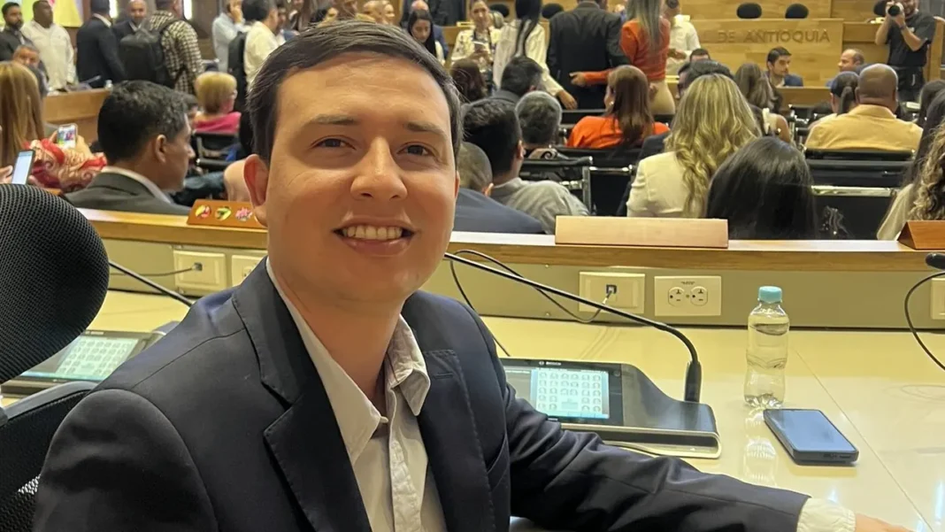 Infraestructura, hambre y seguridad: las prioridades de Antioquia según Juan Felipe Vélez