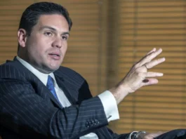 Juan Carlos Pinzón entra en la carrera presidencial con apoyos políticos clave