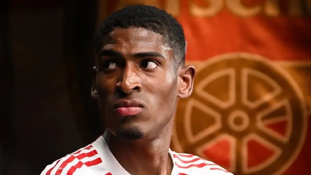 Salario de Cristhian Mosquera en Arsenal por día, mes y año en pesos colombianos