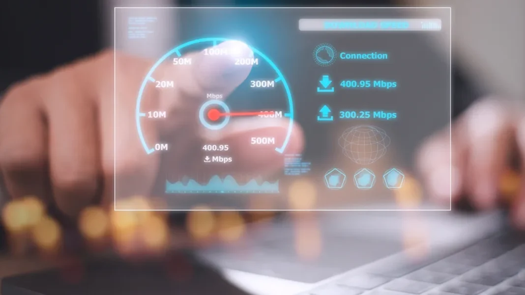 Chile es el país con mayor acceso a internet en América Latina con 95 %, mientras Colombia alcanza un 77 %, según cifras del Banco Mundial en 2023.