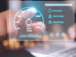 Chile es el país con mayor acceso a internet en América Latina con 95 %, mientras Colombia alcanza un 77 %, según cifras del Banco Mundial en 2023.