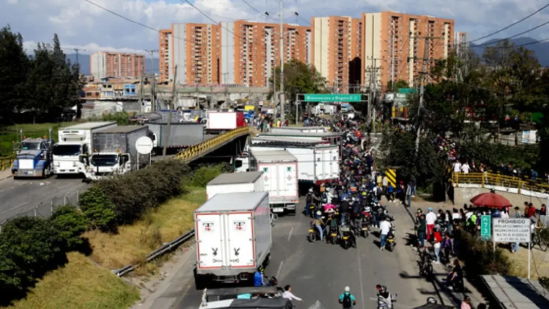 Opiniones cruzadas en redes sociales por manifestaciones hoy en Bogotá. Usuarios dicen que el 