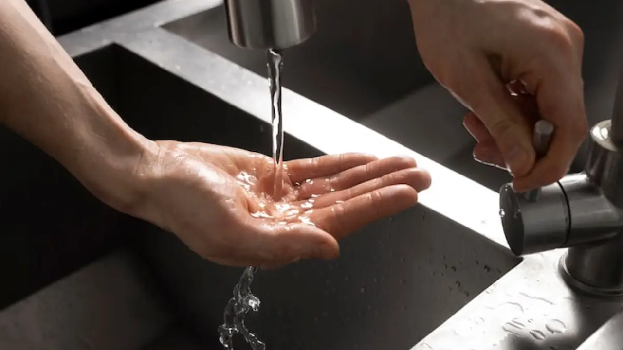 Los cortes de agua en Bogotá y municipios cercanos entre el 15 y el 19 de septiembre afectarán varias localidades por trabajos de mantenimiento de la EAAB.
