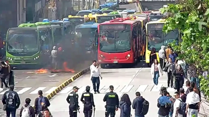Bloqueos en Transmilenio hoy: varias estaciones cerradas por manifestaciones