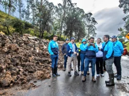El derrumbe en la vía al Llano cumple más de 15 días sin soluciones y mantiene bloqueada la movilidad en Chipaque. El gobernador Jorge Emilio Rey pidió al Gobierno Nacional asumir el control de la emergencia ante los graves impactos económicos y sociales en la región.