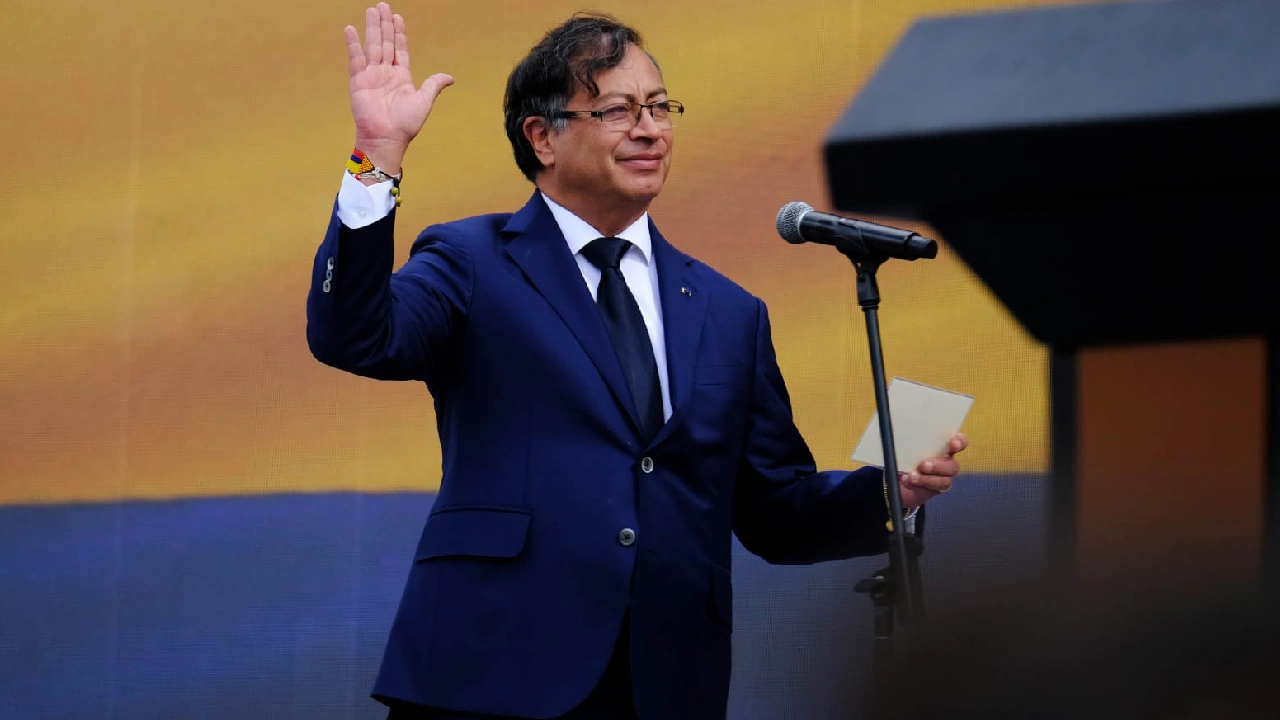 Petro insiste en convocar una asamblea nacional constituyente en Colombia