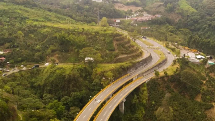 Empresarios del Eje Cafetero defienden APP como pilar de la infraestructura nacional