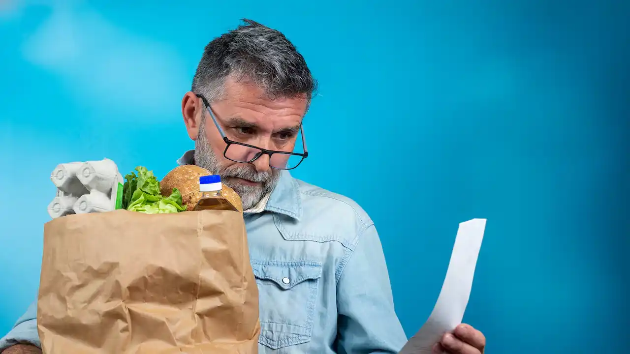 Colombianos cambian su forma de gastar en 2025: auge del entretenimiento digital y boom de las cafeterías