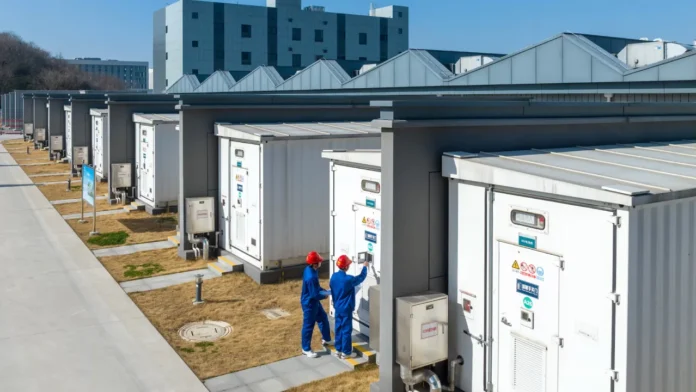 Creg propone integrar baterías al sistema eléctrico colombiano