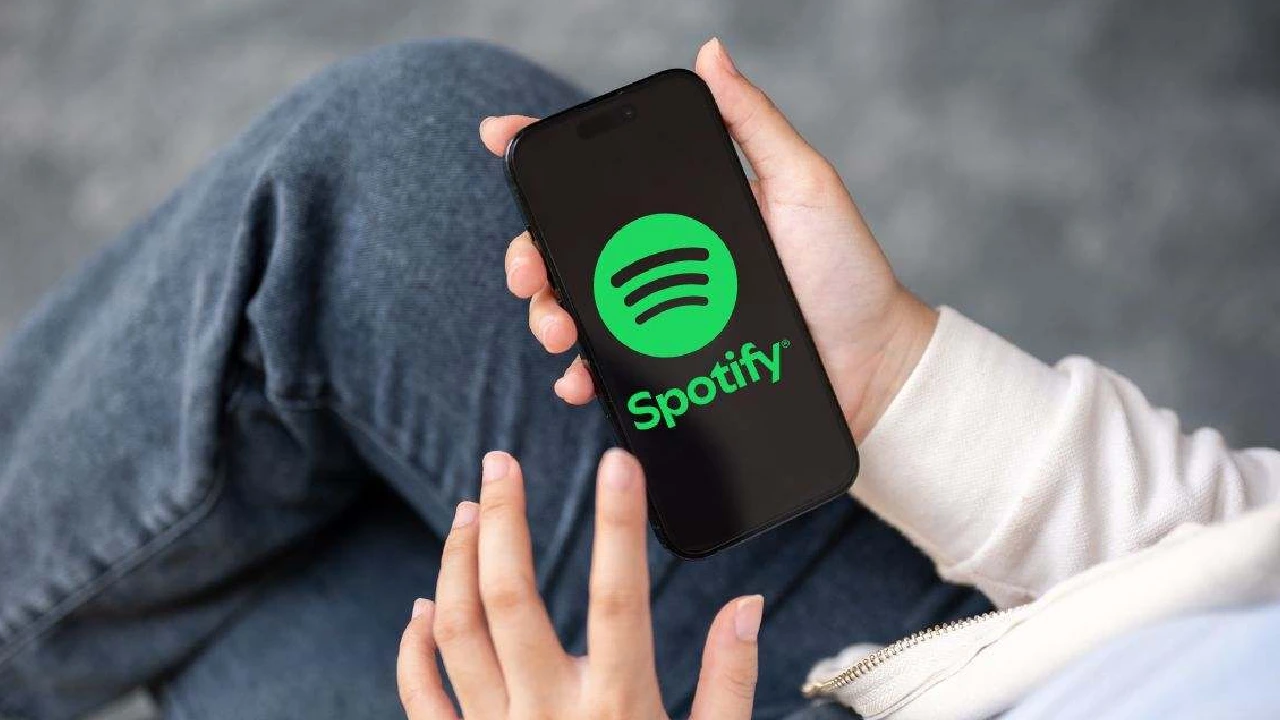 Música latina en la cima: ranking de oyentes mensuales en Spotify