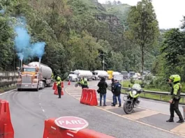Petro advierte que “no hay plata” para atender emergencia en la vía al Llano