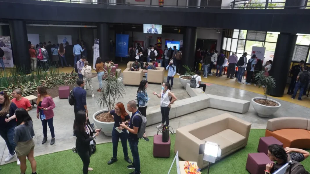 Medellím: Si quiere formarse en competencias digitales e inglés, esto debe hacer