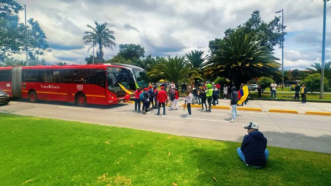 Puntos de manifestaciones y bloqueos hoy en Bogotá: estaciones de TransMilenio cerradas