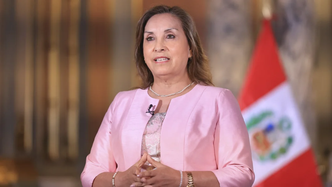 El paradero de Dina Boluarte sigue siendo un misterio tras su destitución por “incapacidad moral permanente”. Se presume que la exmandataria estaría en su vivienda en Surquillo, Lima.