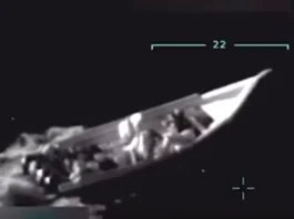 El Ejército de Estados Unidos bombardeó en el mar Caribe una lancha ligada al narcotráfico frente a Colombia, en medio de crecientes tensiones entre Donald Trump y Gustavo Petro.