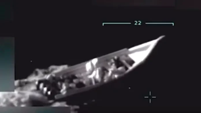 El Ejército de Estados Unidos bombardeó en el mar Caribe una lancha ligada al narcotráfico frente a Colombia, en medio de crecientes tensiones entre Donald Trump y Gustavo Petro.